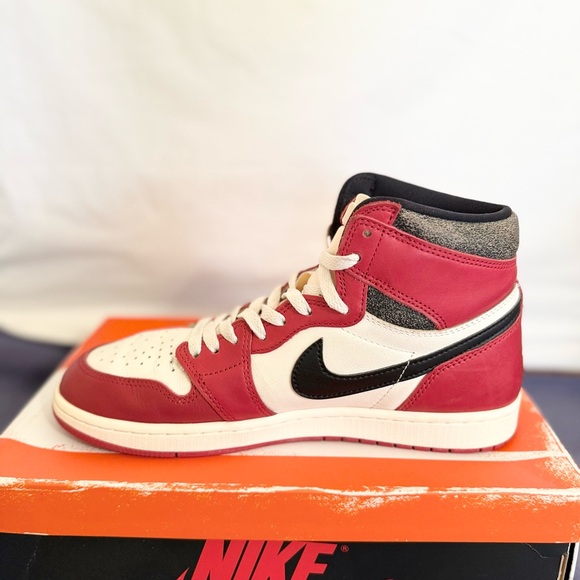 AUTHENTIC Jordan 1 Retro High OG Chicago Lost and Found size 10 DZ5485-612 2022 - Picture 4 of 10